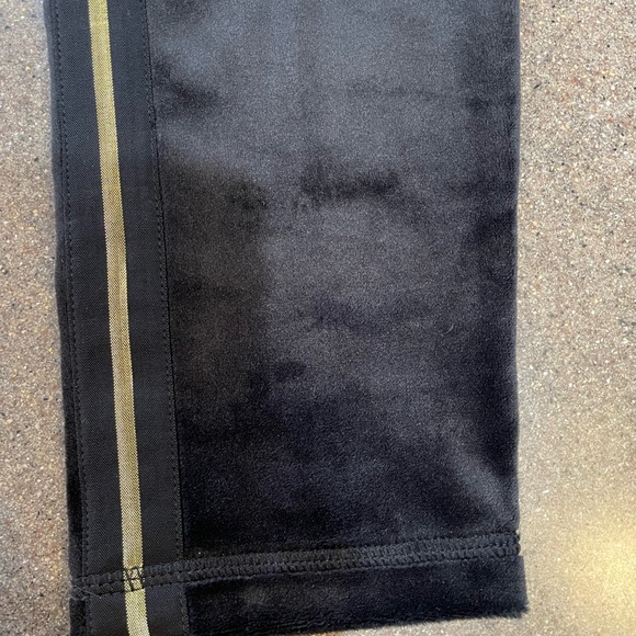🆕 “Cut The Frills” Premium Velour Leggings with Gold Side Stripe, Size medium - Picture 7 of 8